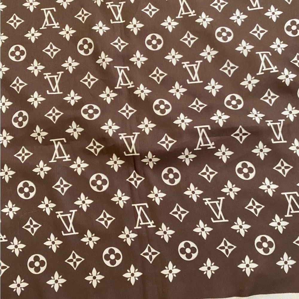 Women’s monogramed scarf - Picture 7 of 7